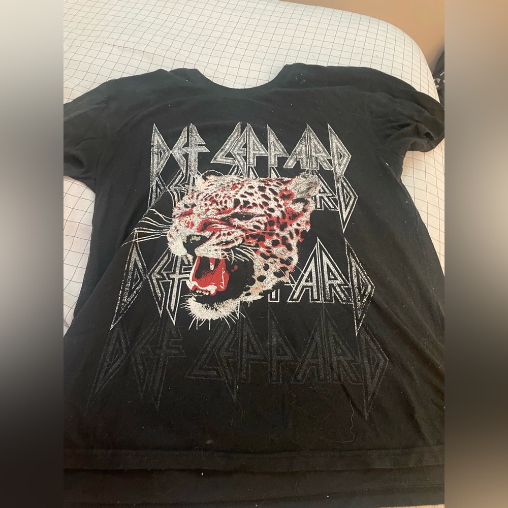 Def Leopard target tee